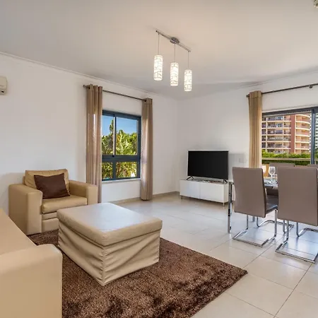 Spacious & Sunny With Pool By Hostwise Appartement *