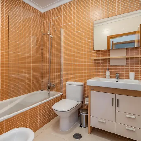 Apartment Spacious & Sunny With Pool By Hostwise