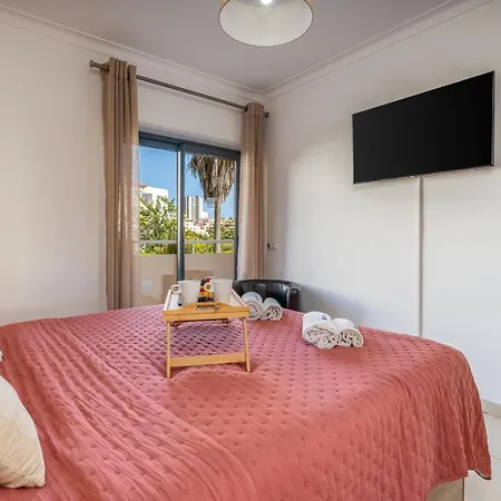 Spacious & Sunny With Pool By Hostwise Apartment Portimão