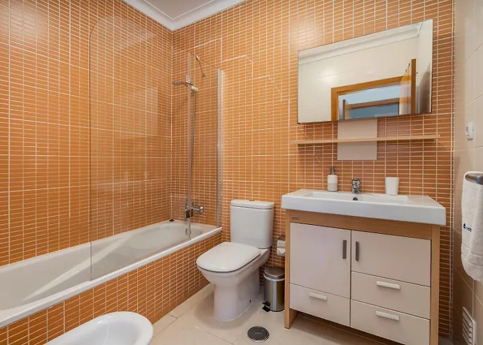 Lejlighed Spacious & Sunny With Pool By Hostwise