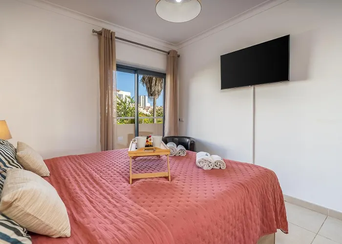 Spacious & Sunny With Pool By Hostwise Lejlighed Portimão