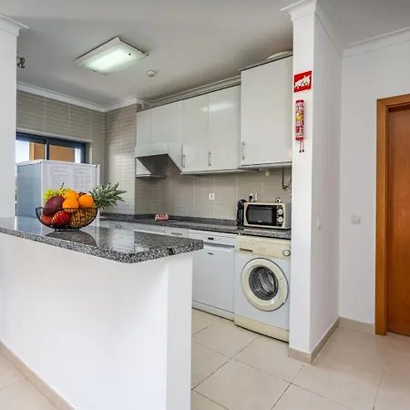 Spacious & Sunny With Pool By Hostwise