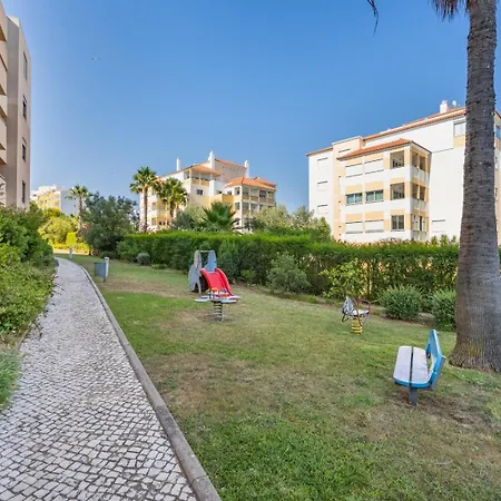 Apartamento Spacious & Sunny With Pool By Hostwise *