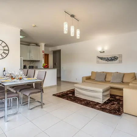 Apartamento Spacious & Sunny With Pool By Hostwise *