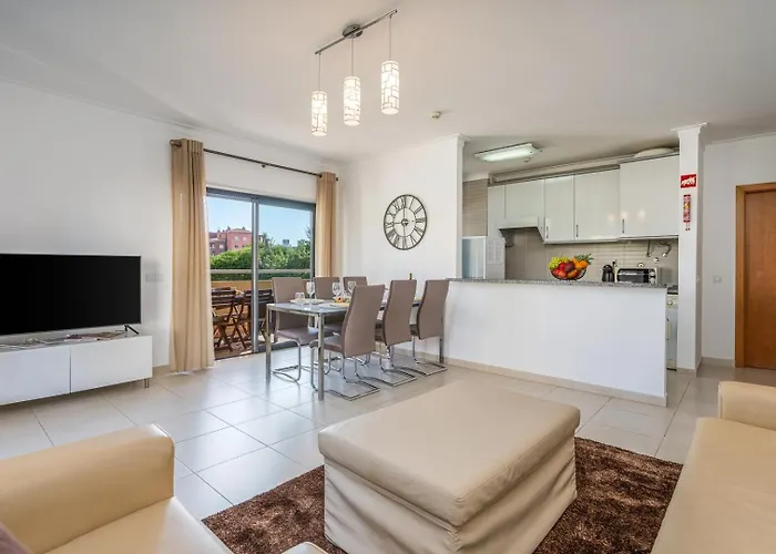 Spacious & Sunny With Pool By Hostwise * 波尔蒂芒