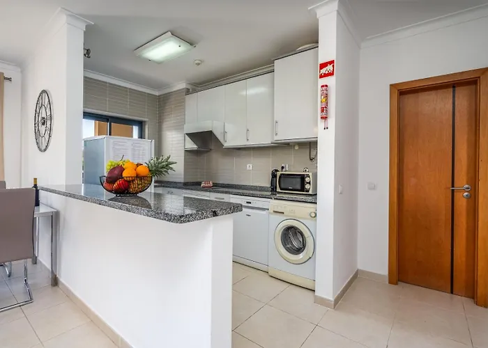 Spacious & Sunny With Pool By Hostwise