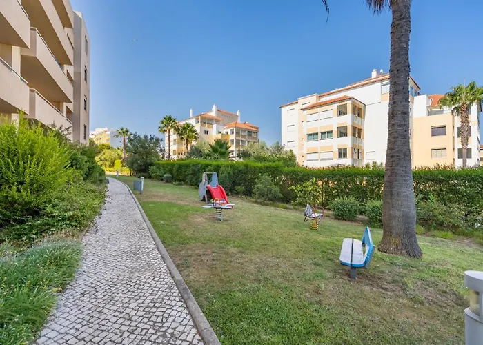 公寓 Spacious & Sunny With Pool By Hostwise *