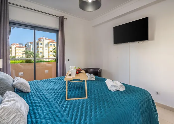 公寓 Spacious & Sunny With Pool By Hostwise *