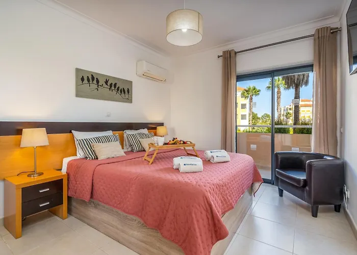 Spacious & Sunny With Pool By Hostwise 波尔蒂芒