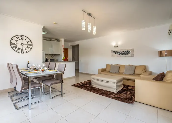 公寓 Spacious & Sunny With Pool By Hostwise *