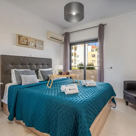 Spacious & Sunny With Pool By Hostwise