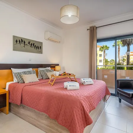 Spacious & Sunny With Pool By Hostwise Portimão