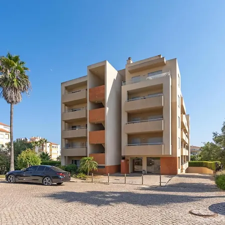 Spacious & Sunny With Pool By Hostwise